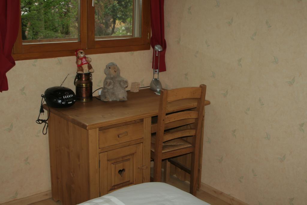 Chambre D'Hotes "Les Crets" Mercury-Gémilly Exteriör bild